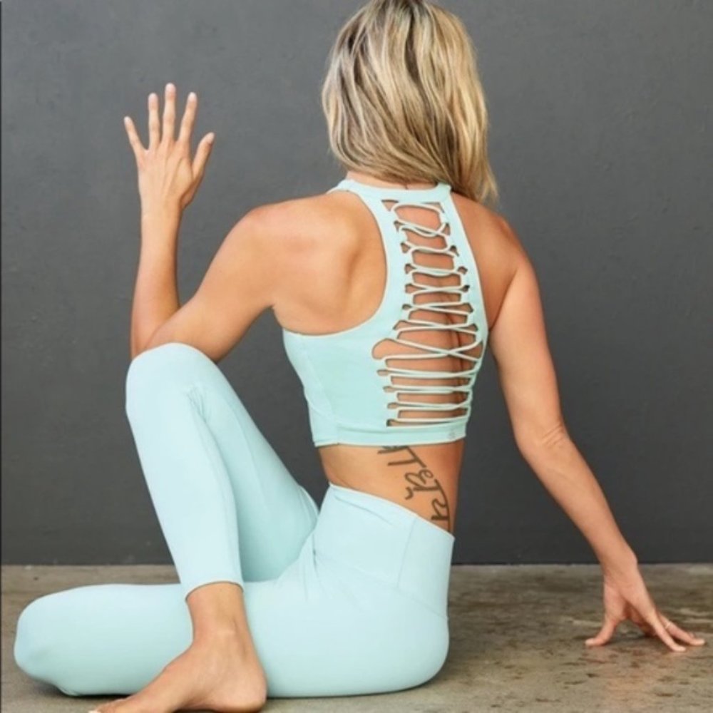 ALO Yoga Movement Bra in Blue Quartz